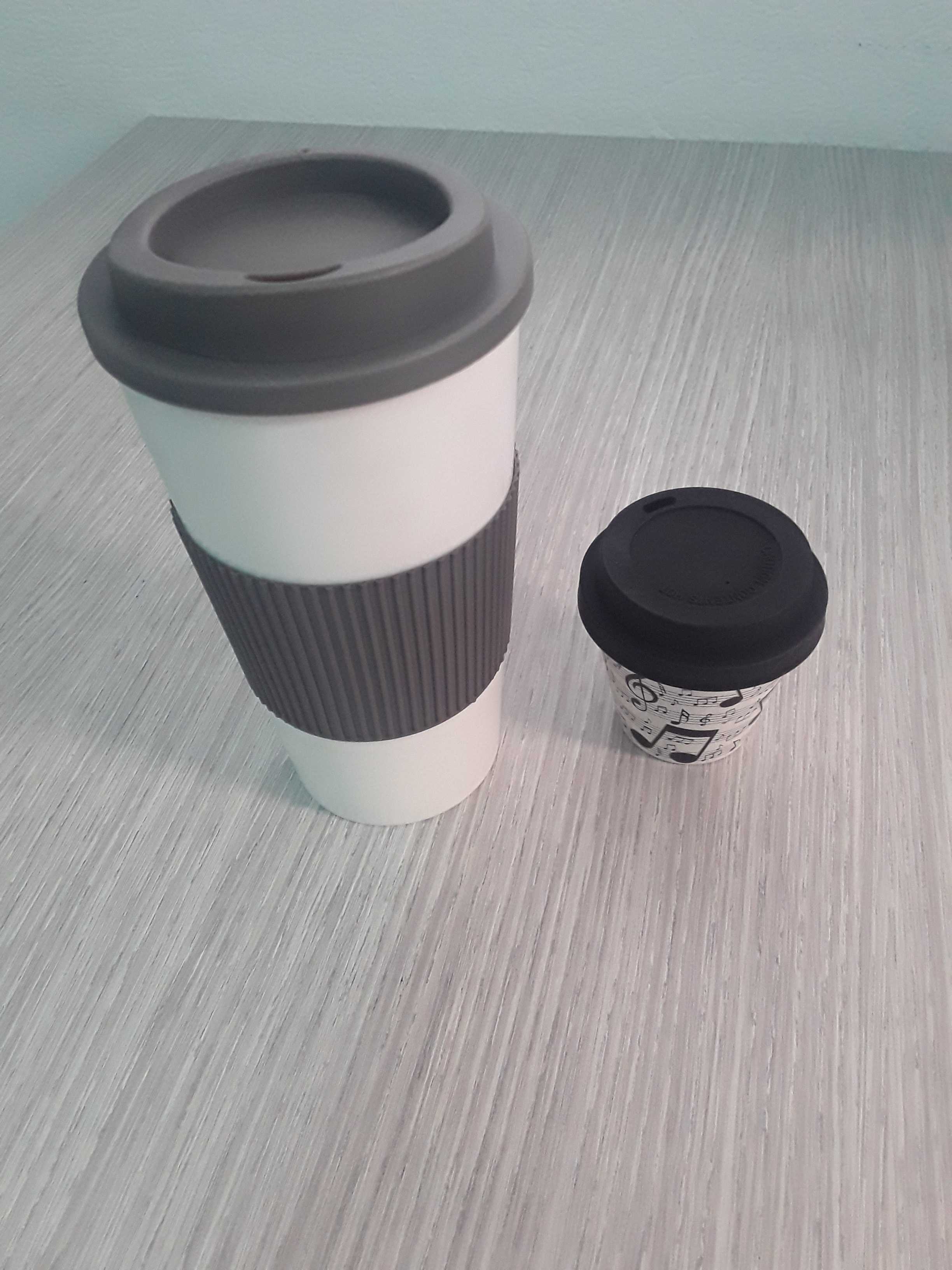 tazze cappuccio e caffè 